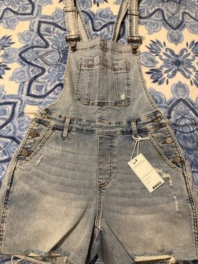 Judy Blue Light Wash Denim Short Overalls - Women size Medium